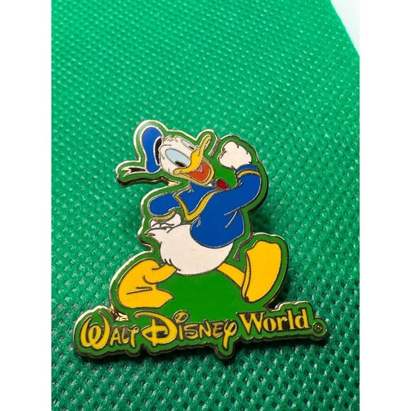 2002 Vtg Walt Disney World WDW Donald Duck Disney trading Pin badge - Picture 6 of 10